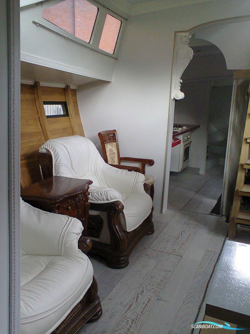 43ft Deck Saloon
