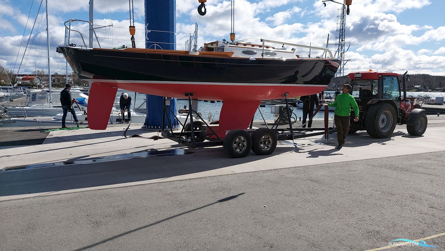 Alerion Express 28