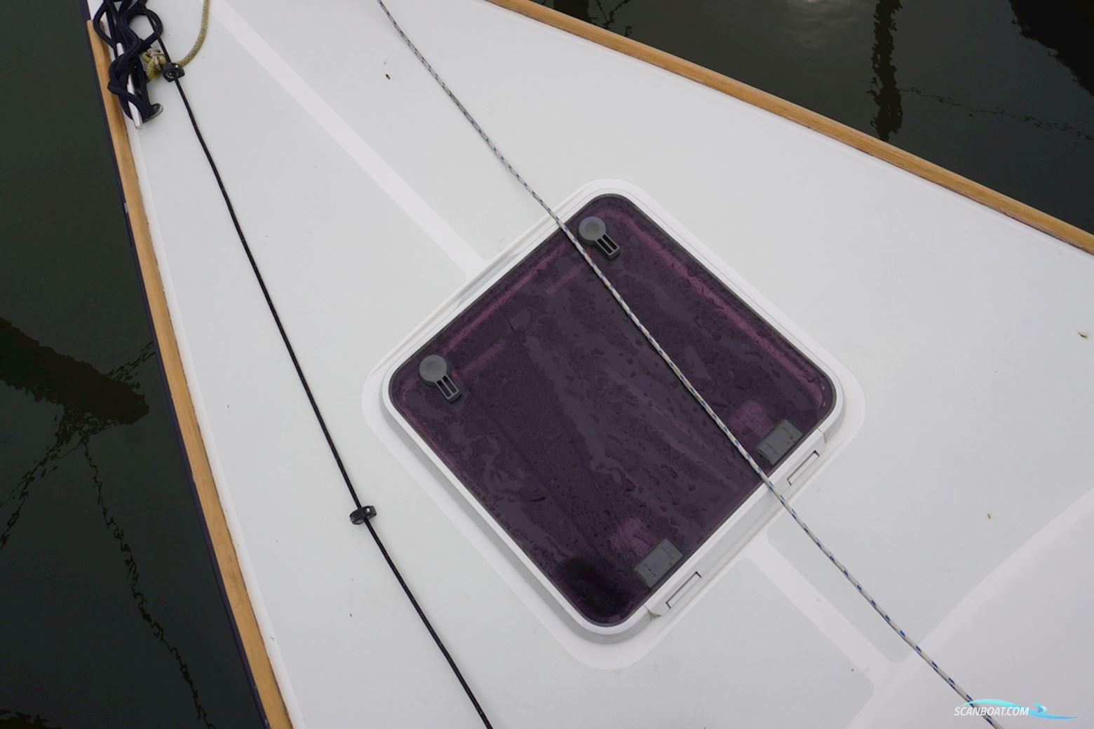 Alerion Express 28