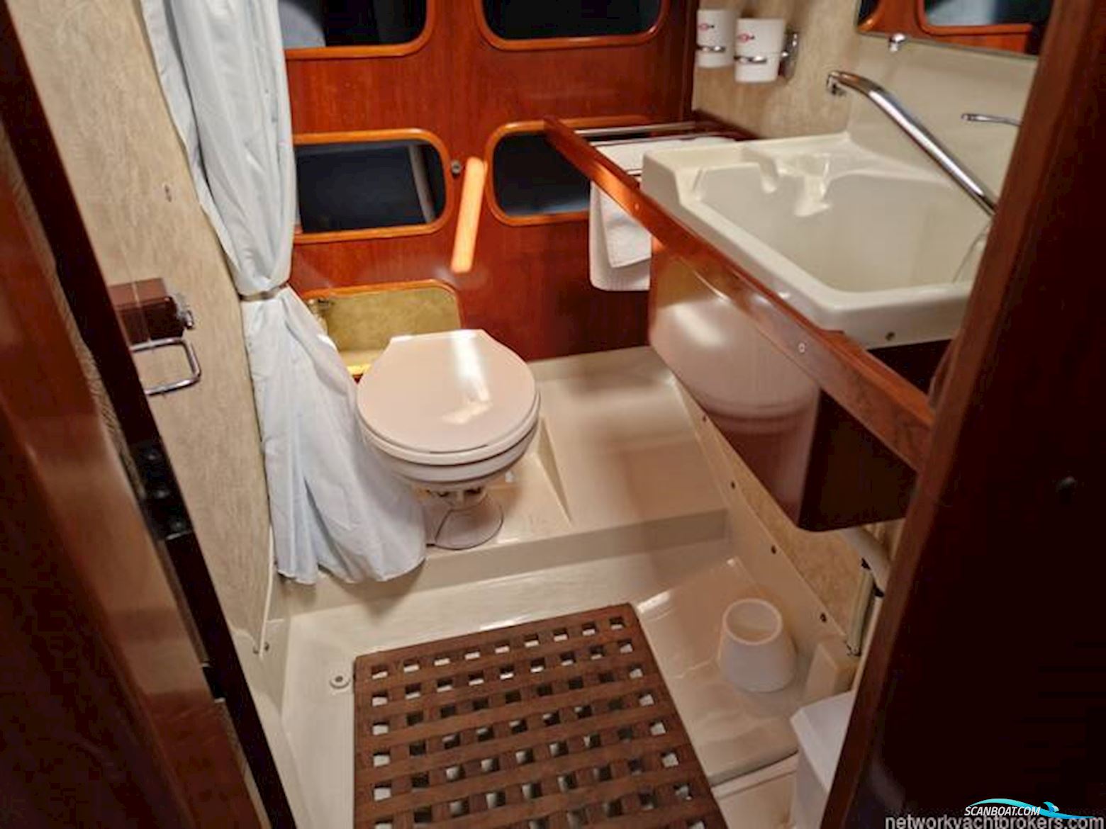 Amel Super Maramu 2000