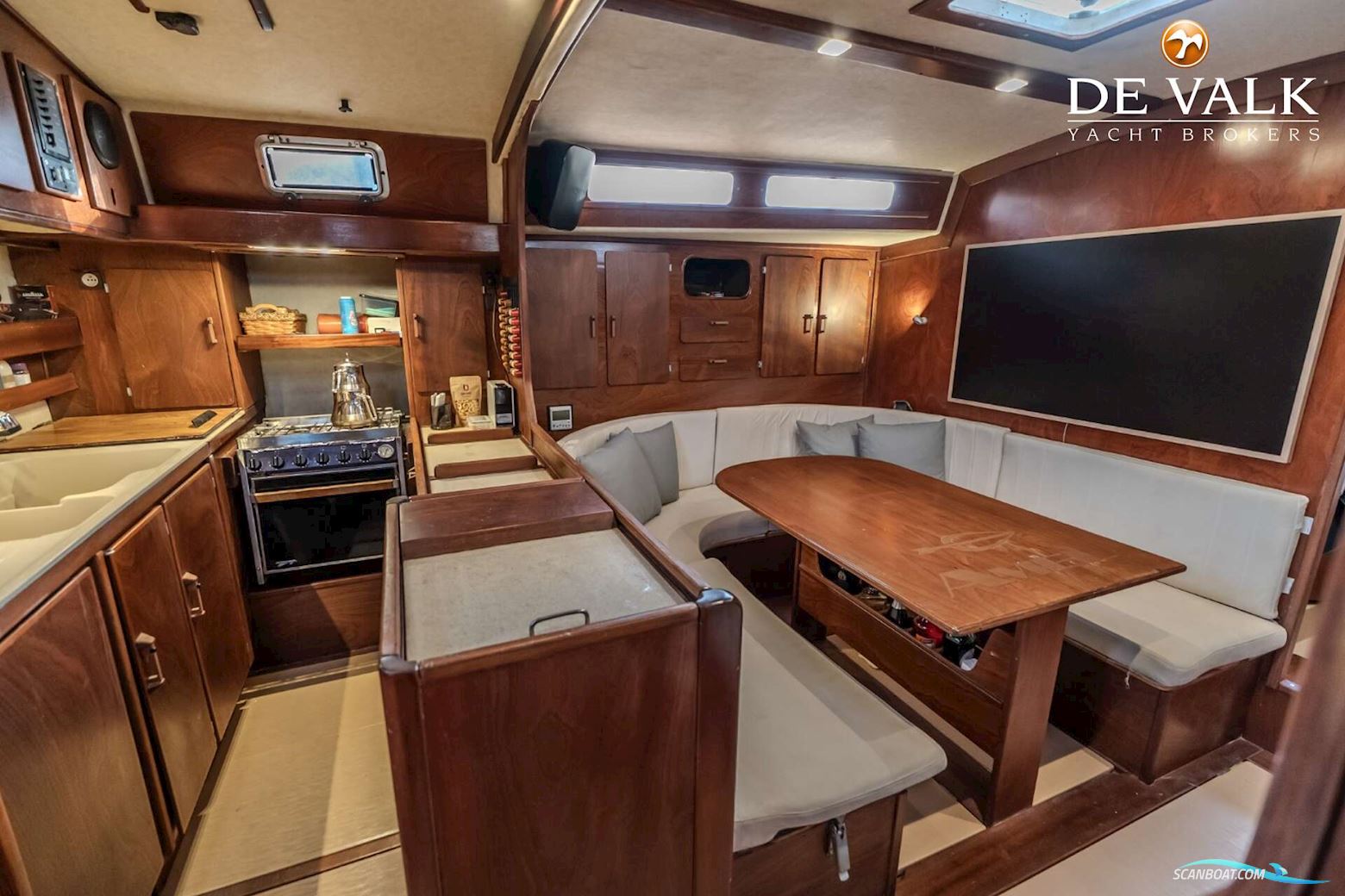 Amel Super Maramu 2000