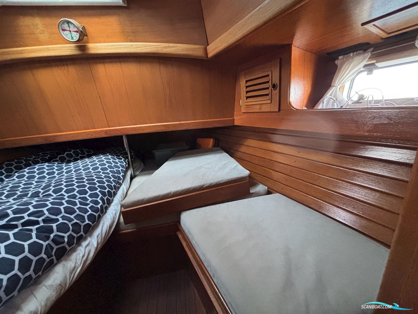 Aphrodite 36