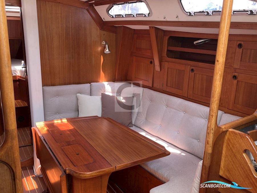 Aphrodite 42