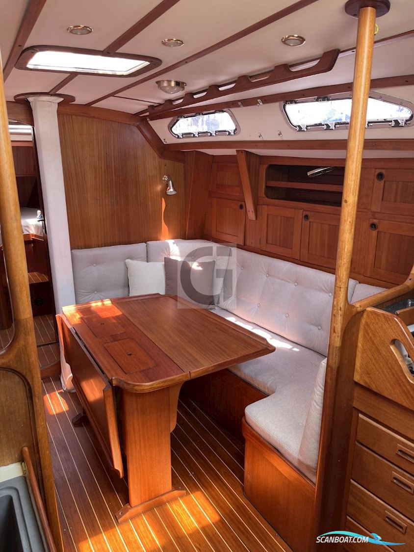 Aphrodite 42