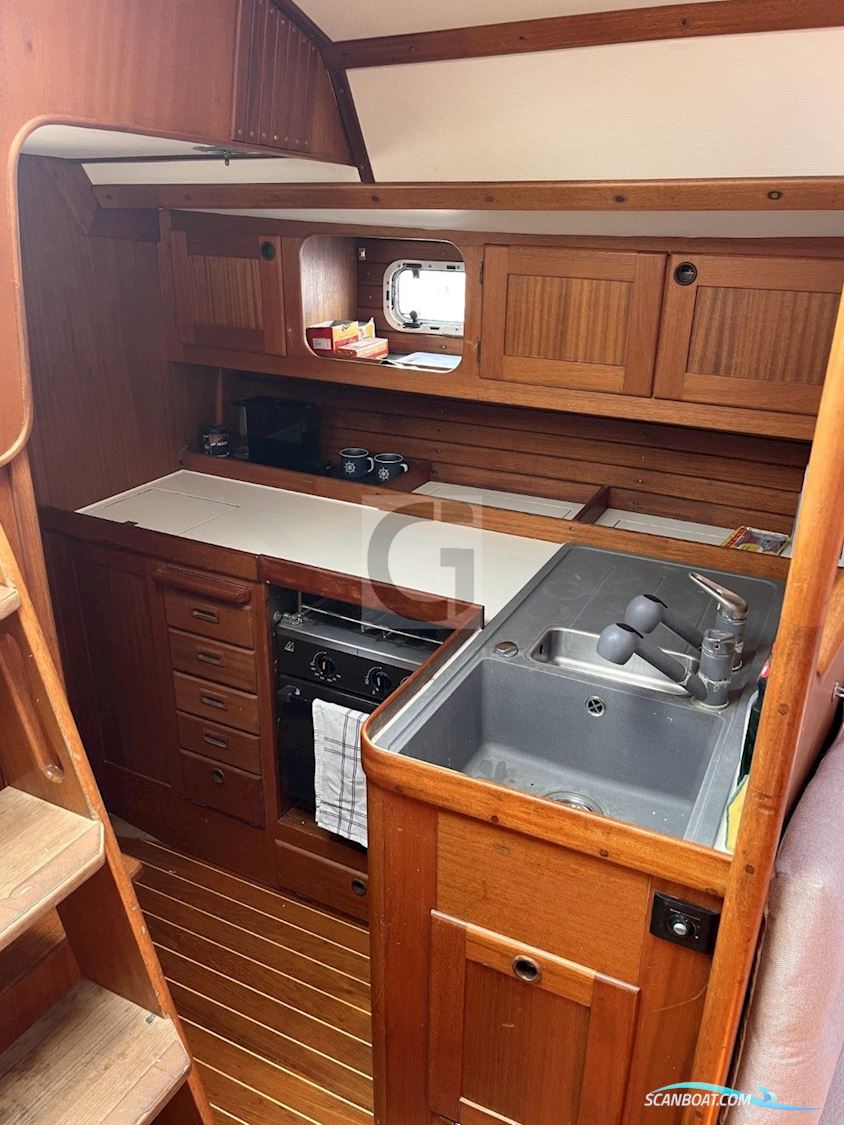 Aphrodite 42
