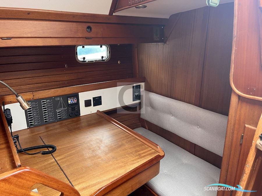 Aphrodite 42