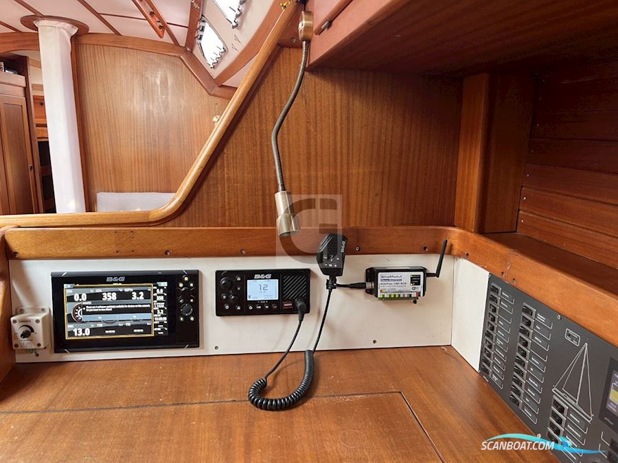 Aphrodite 42