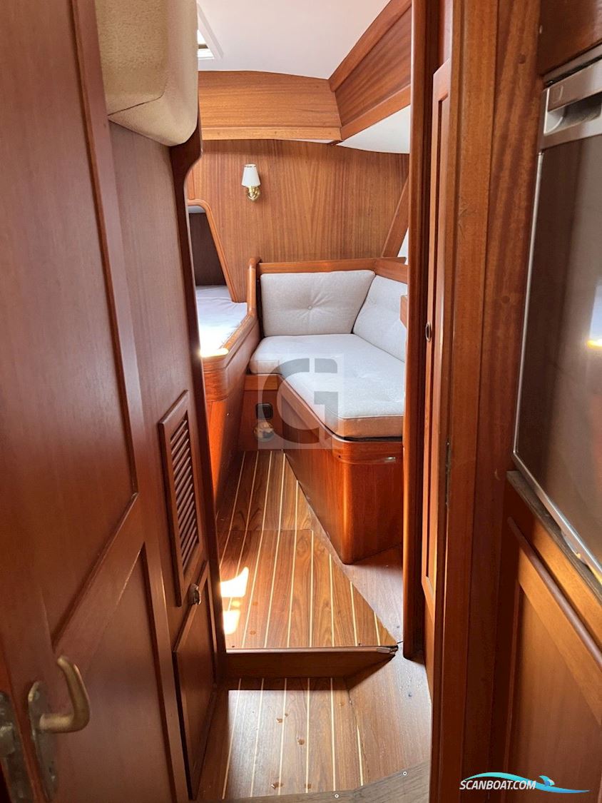 Aphrodite 42