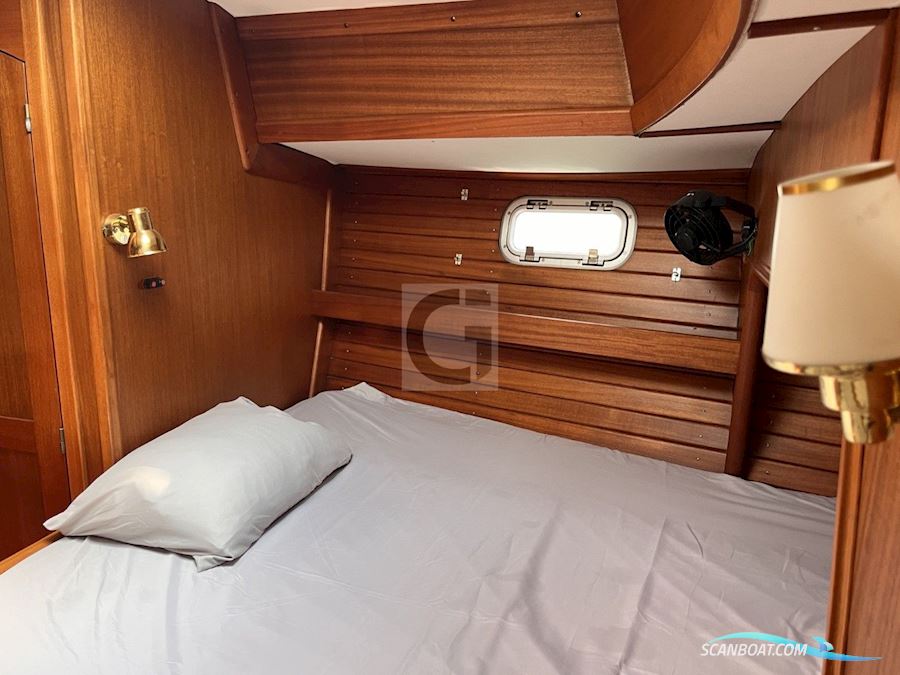 Aphrodite 42