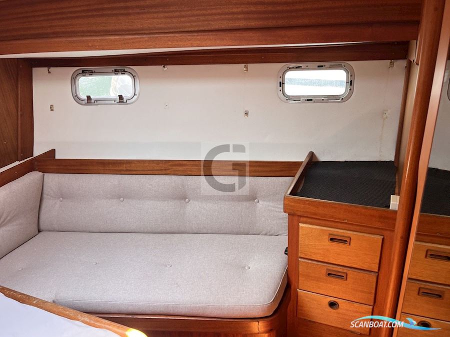 Aphrodite 42