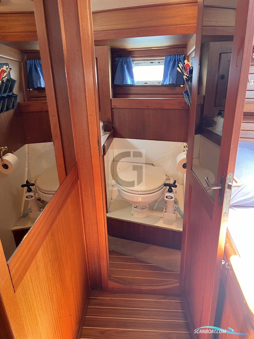 Aphrodite 42