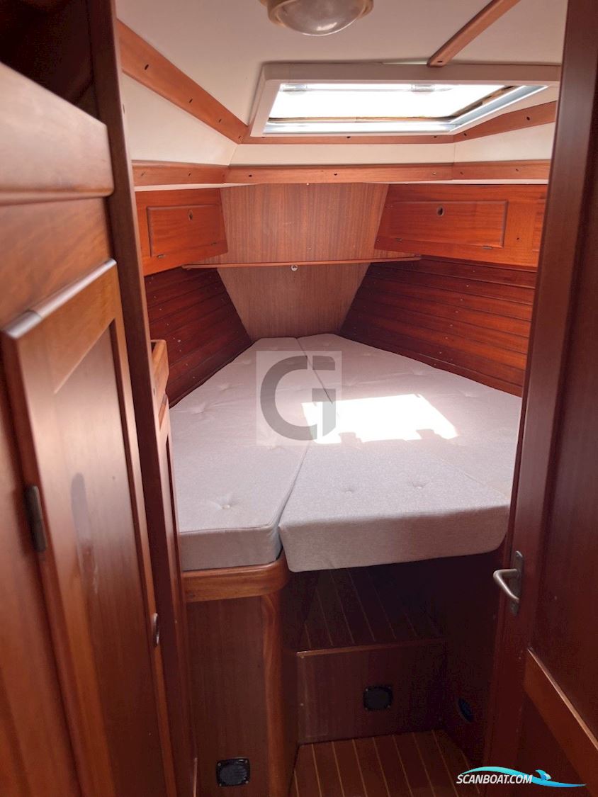 Aphrodite 42
