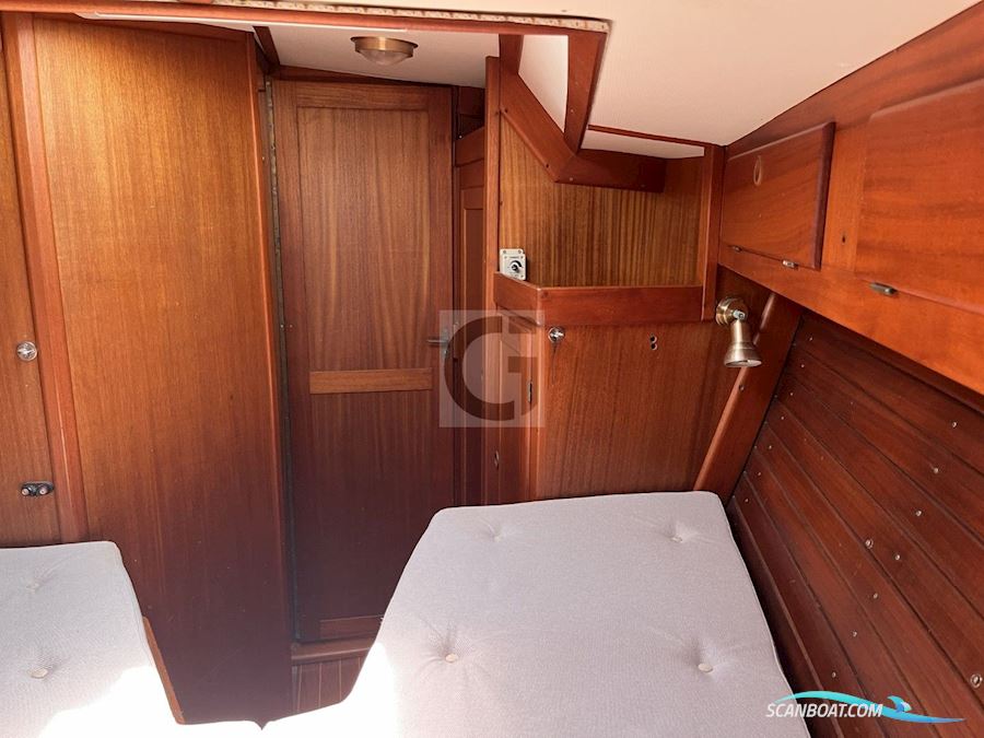 Aphrodite 42