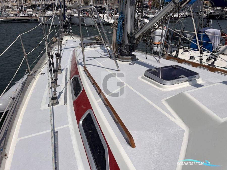 Aphrodite 42