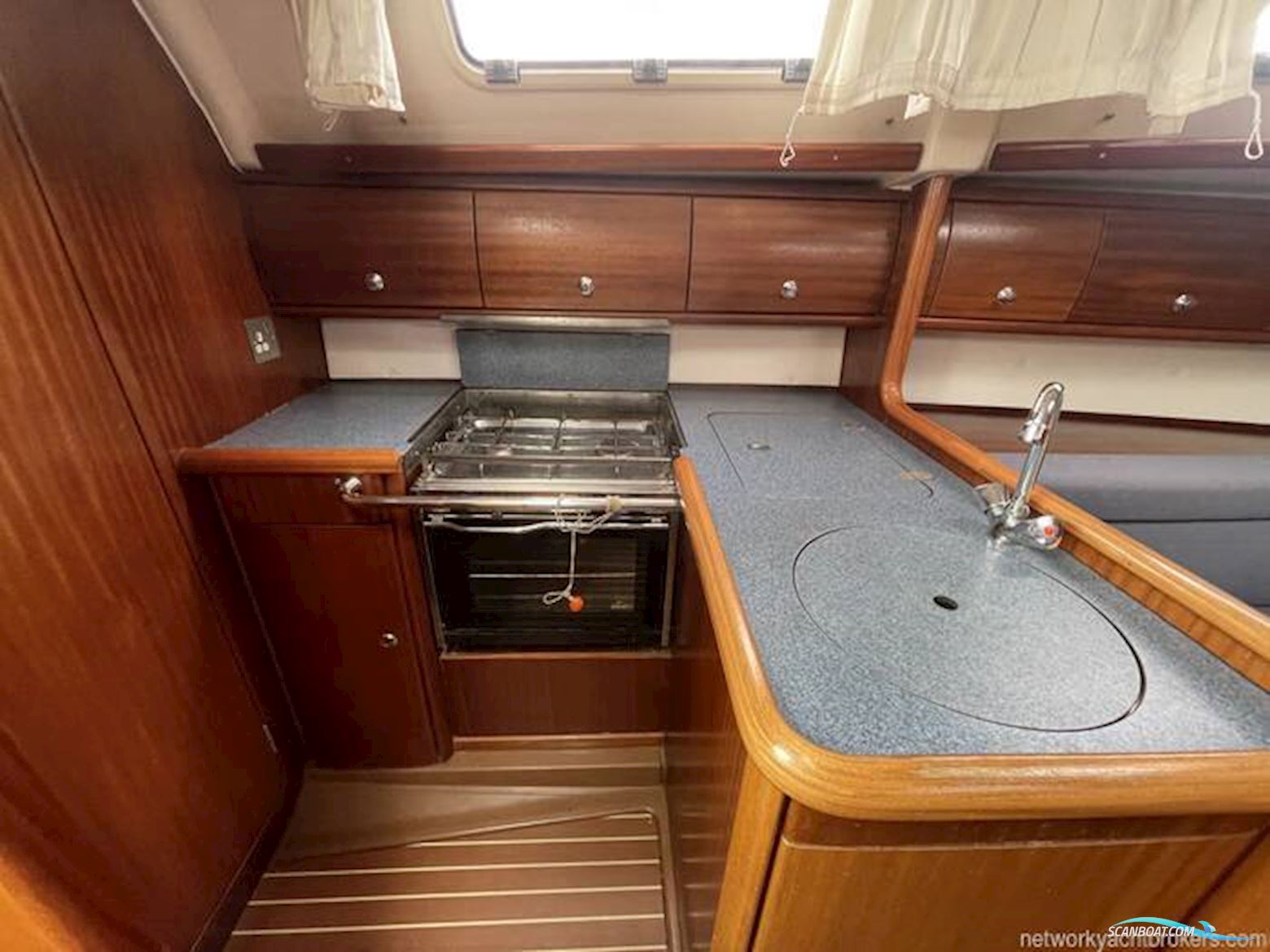 Bavaria 32
