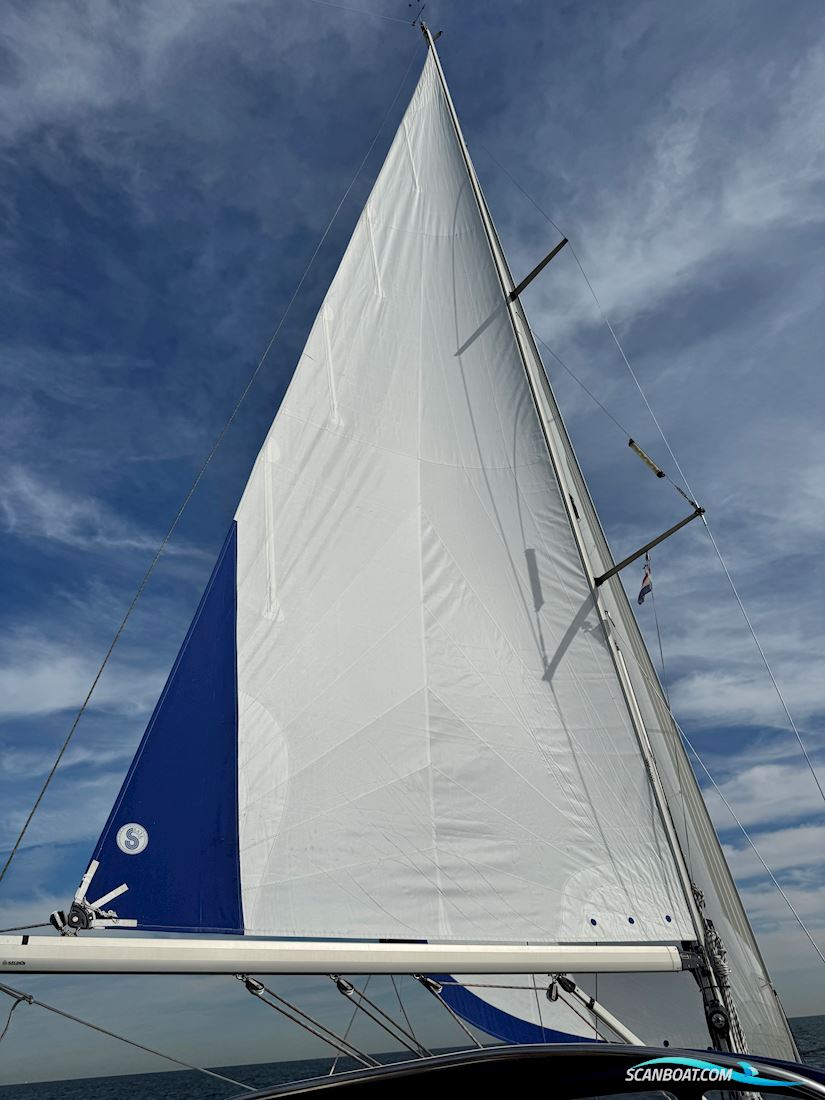 Bavaria 37