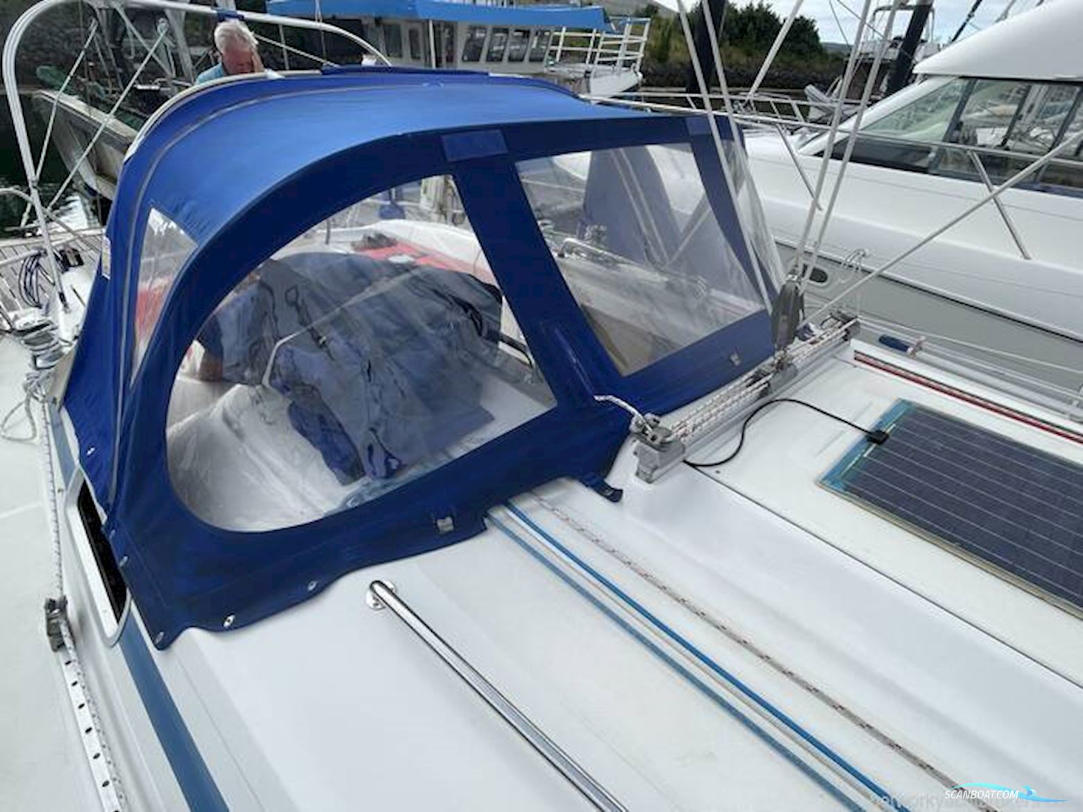 Bavaria 37