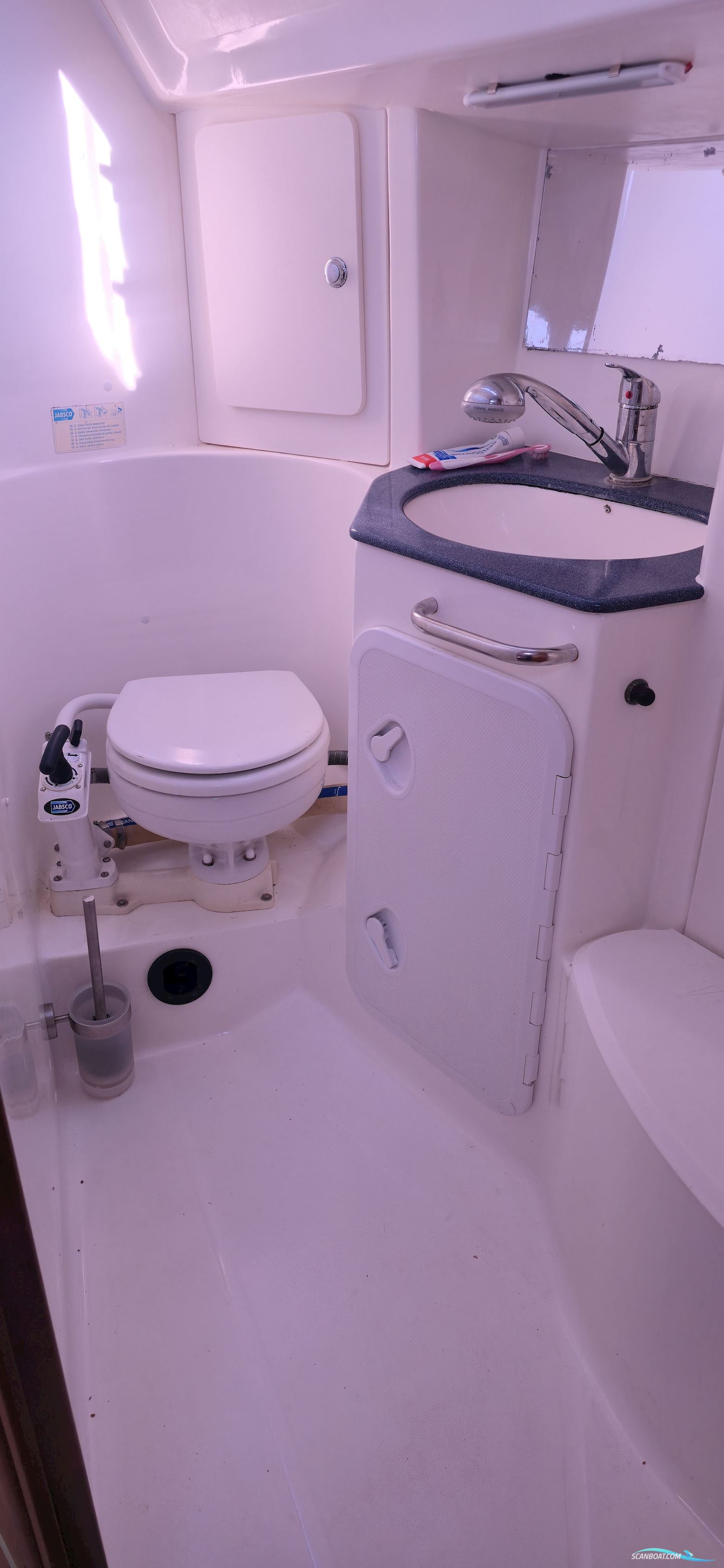 Bavaria 38 mit Liegeplatz und Winterlager, Rostock