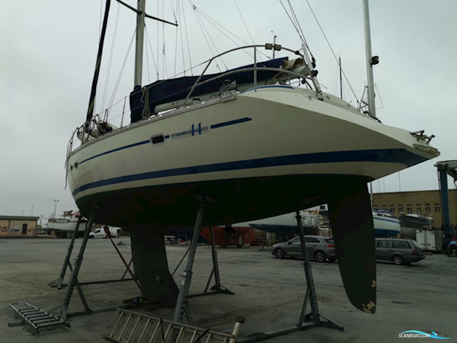 Bavaria 44