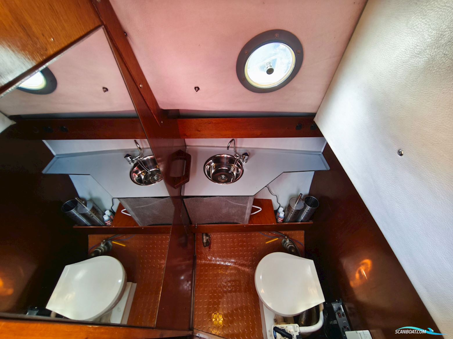 Bavaria 890