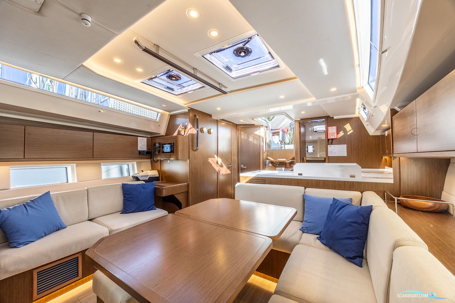 Bavaria C45 Style