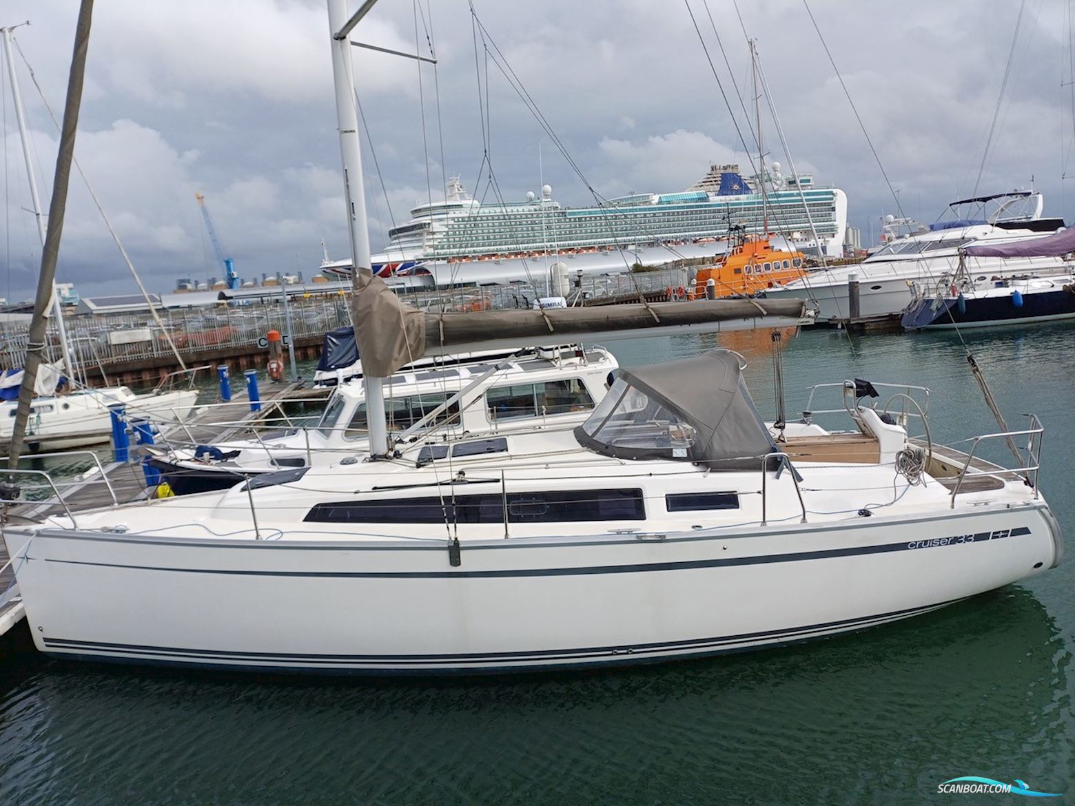 Bavaria Cruiser 33