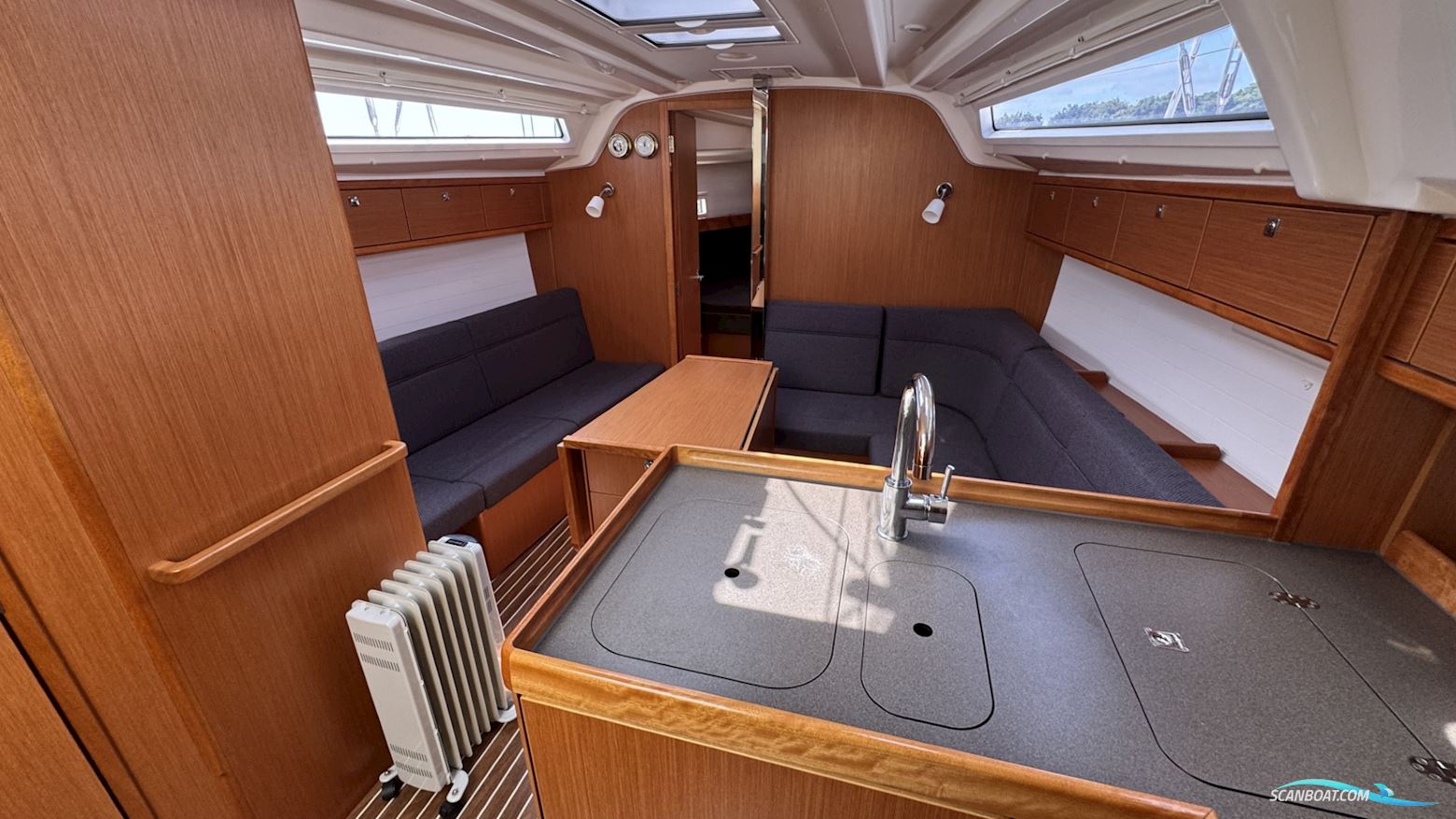 Bavaria Cruiser 37