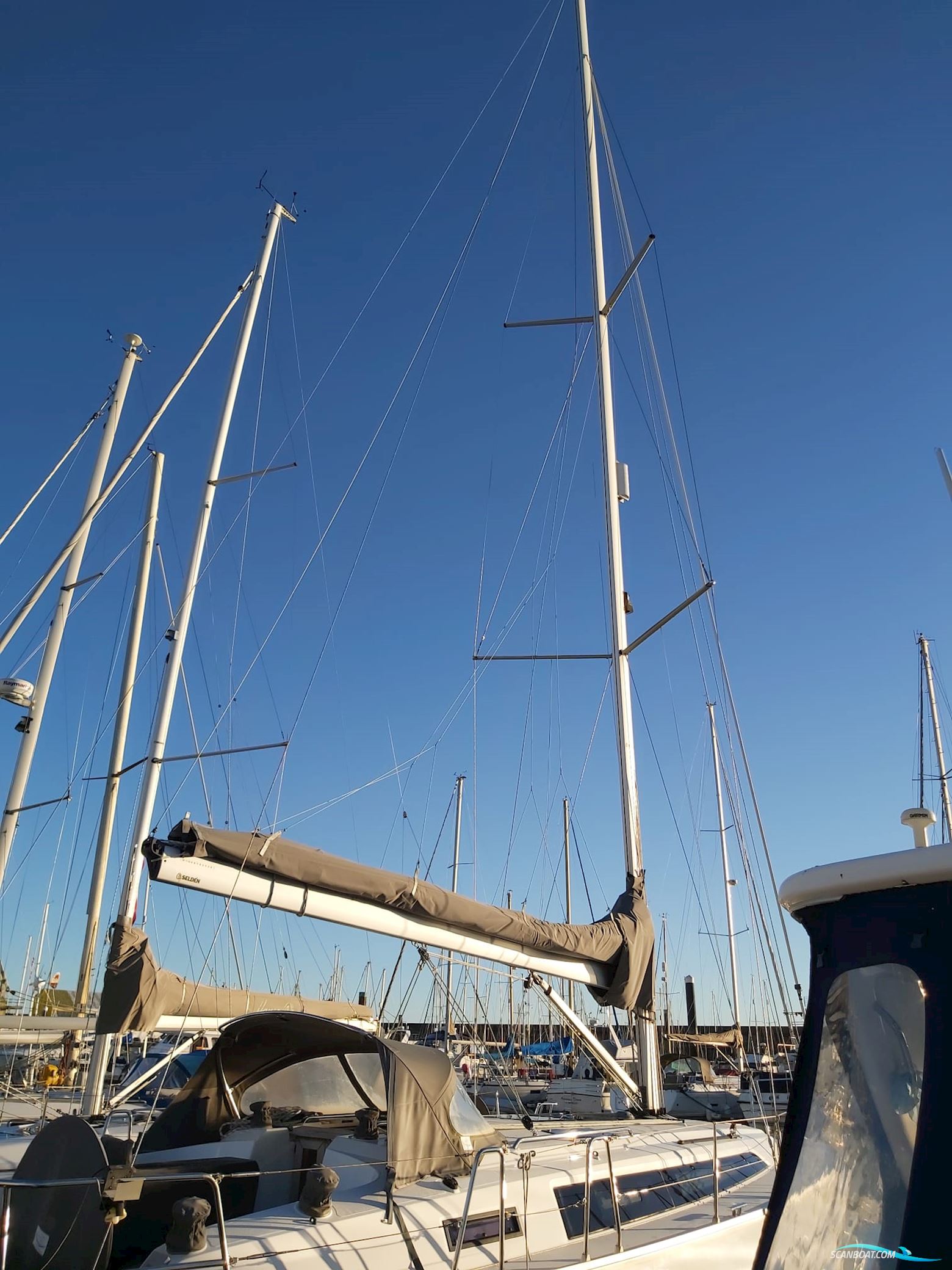 Bavaria Cruiser 37