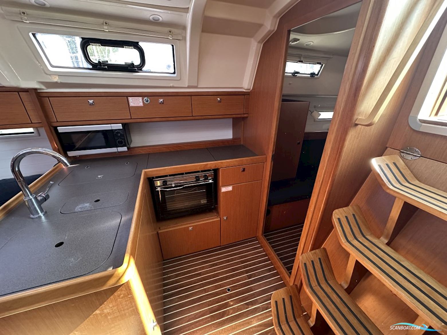 Bavaria Cruiser 37