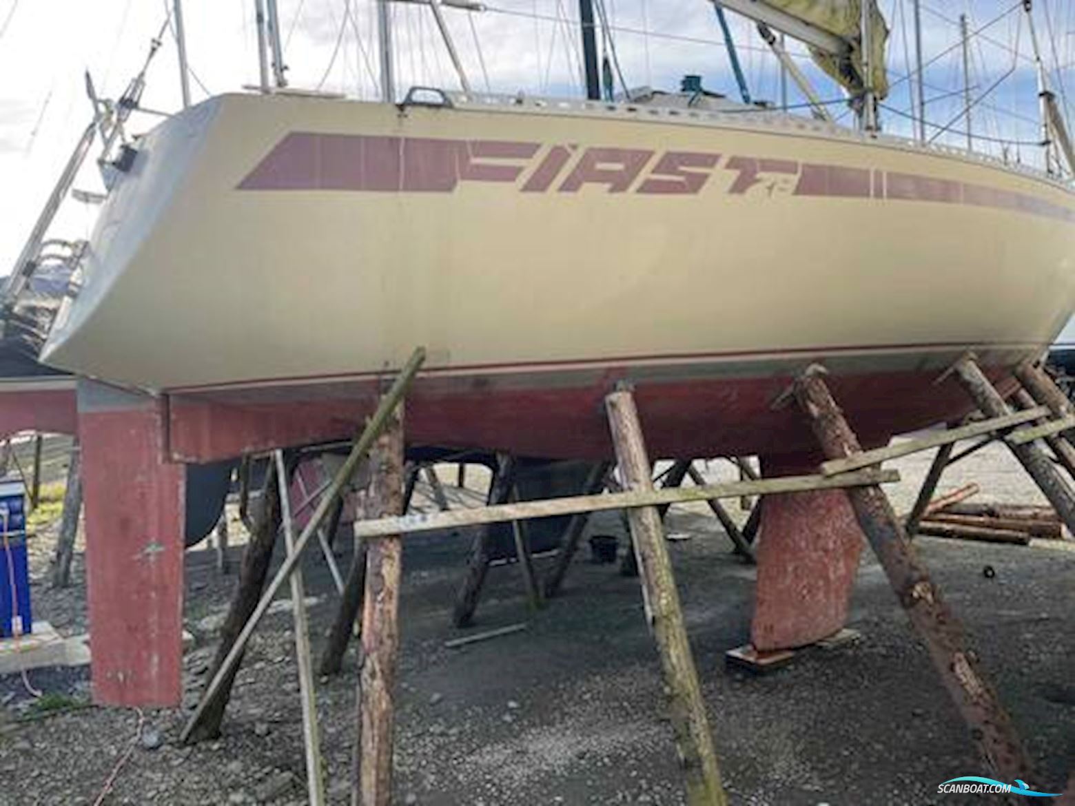 Beneteau First 28