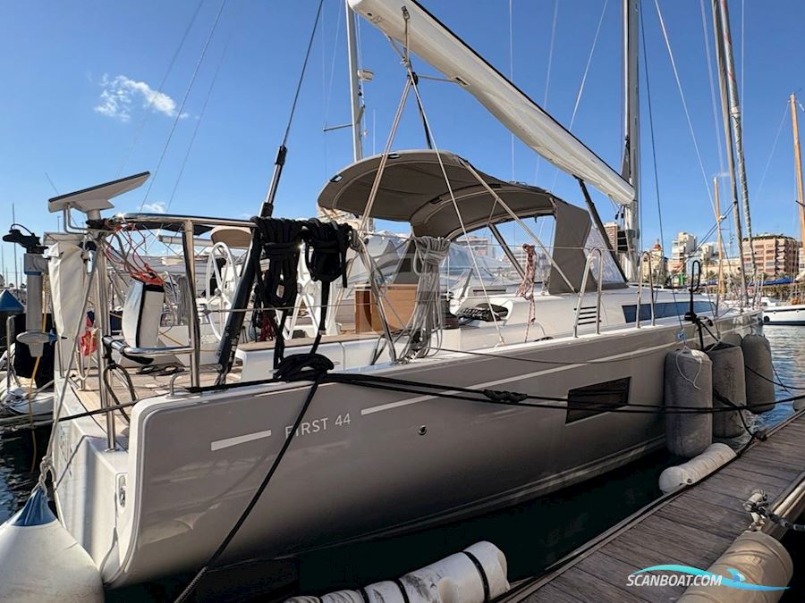 Beneteau First 44