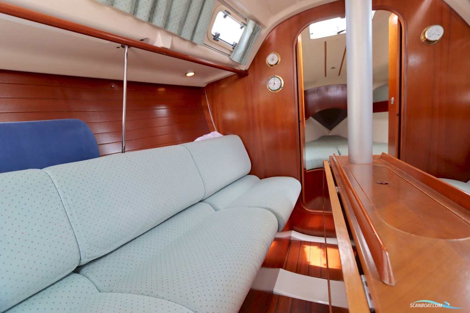 Beneteau Oceanis 300