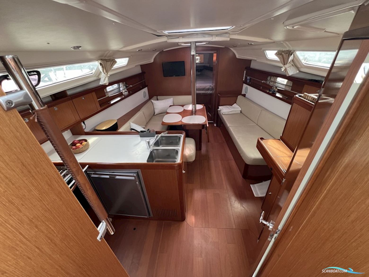 Beneteau Oceanis 37