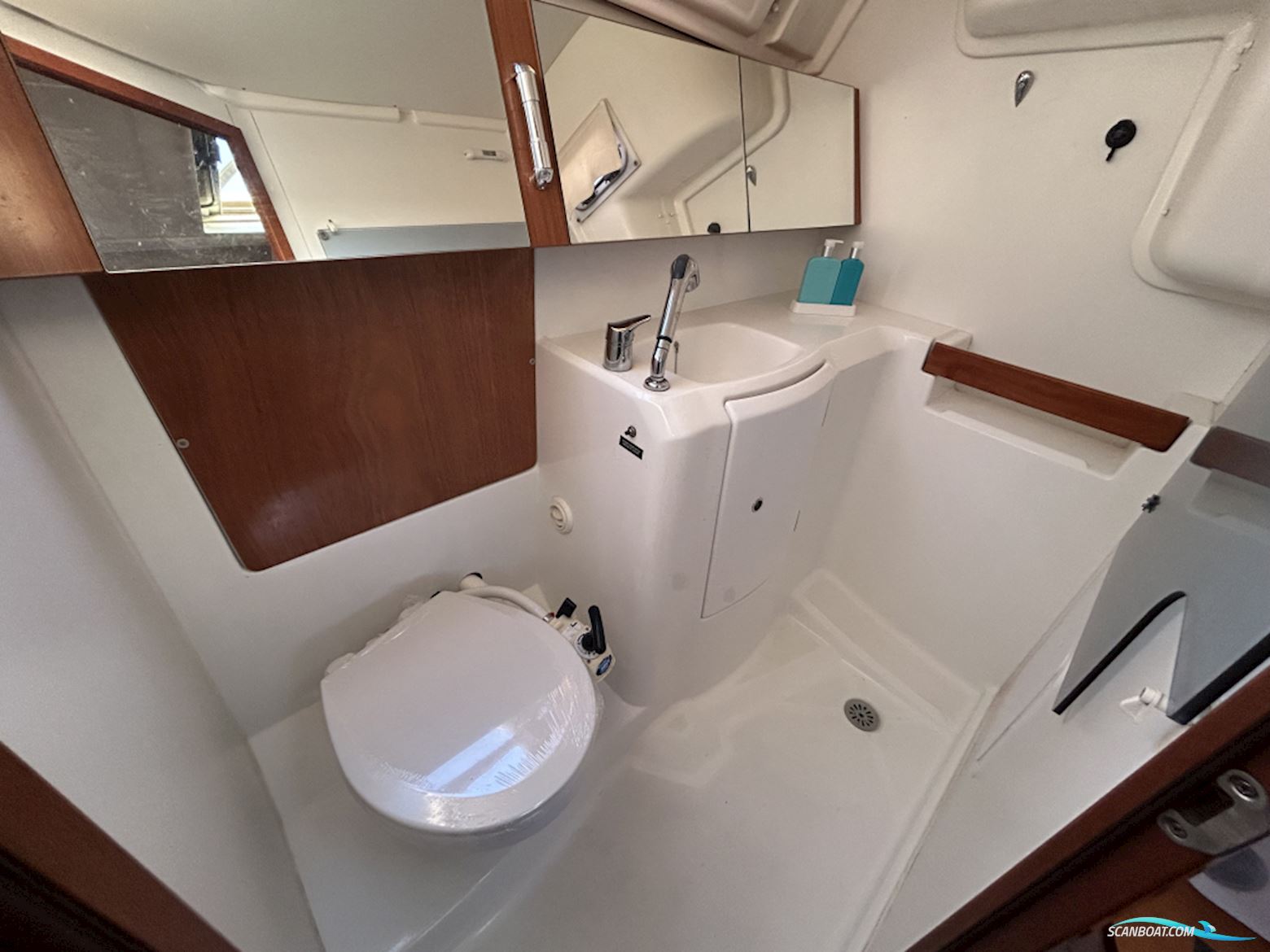 Beneteau Oceanis 37