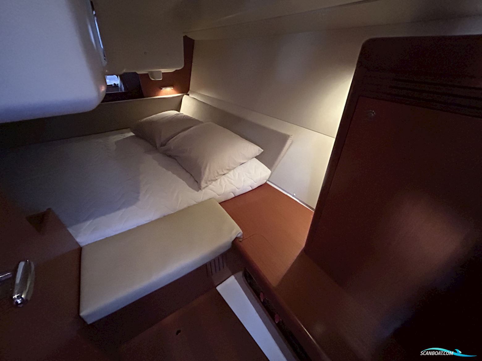 Beneteau Oceanis 37