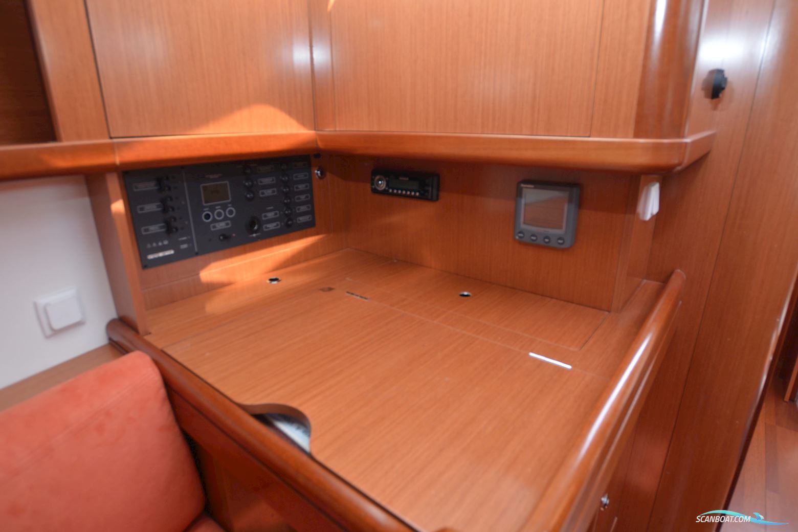 Beneteau Oceanis 37