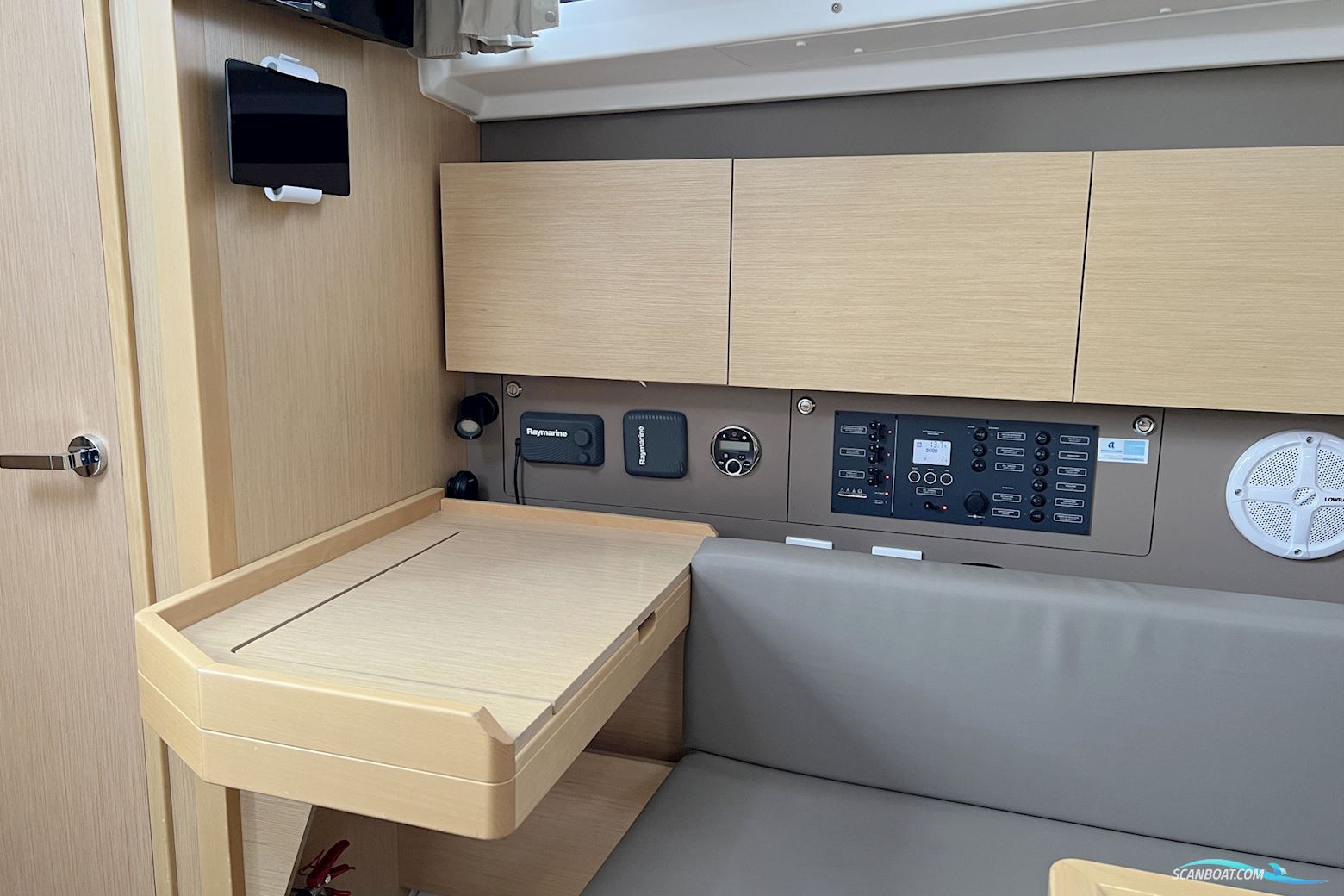 Beneteau Oceanis 38