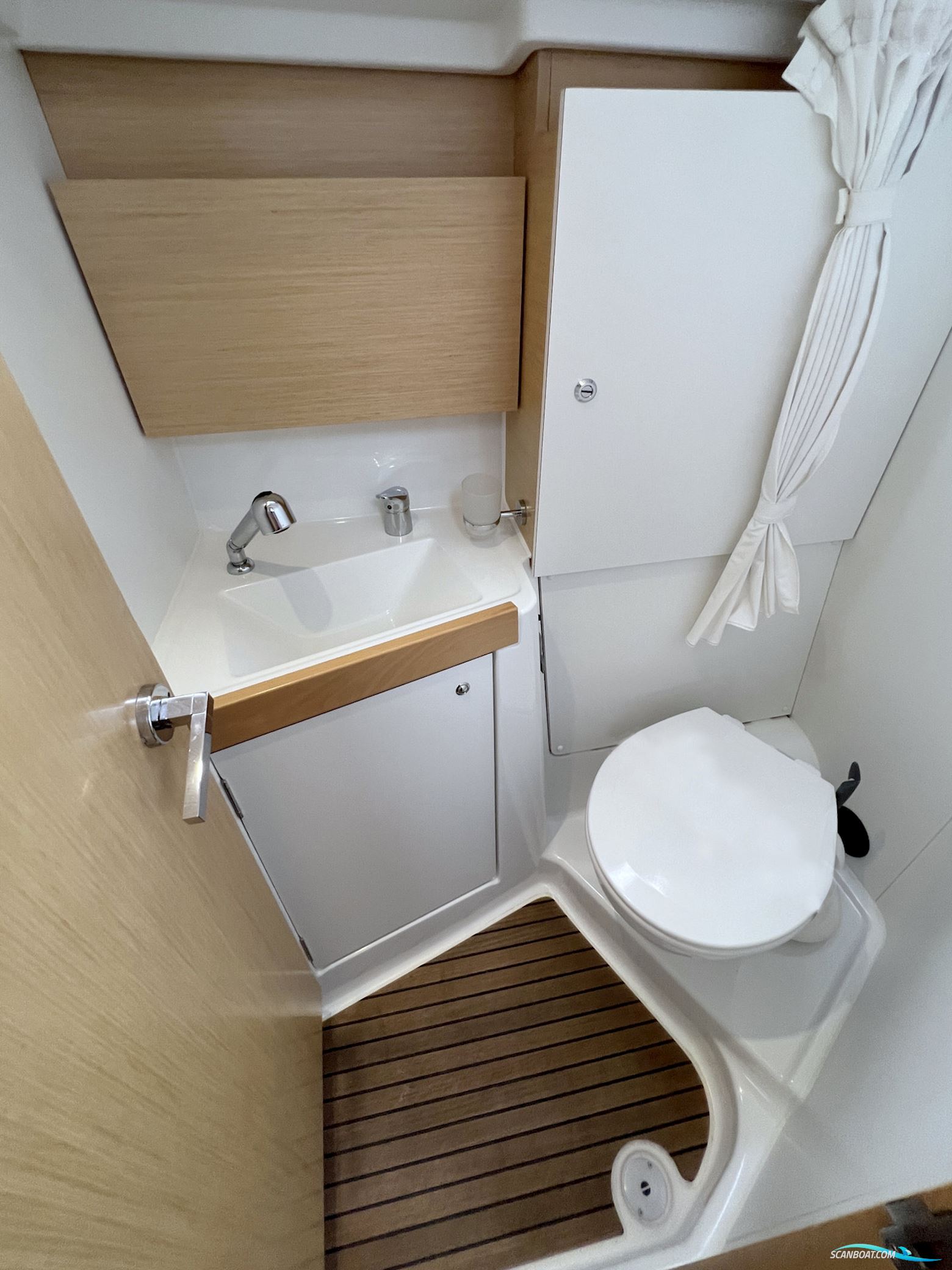 Beneteau Oceanis 38