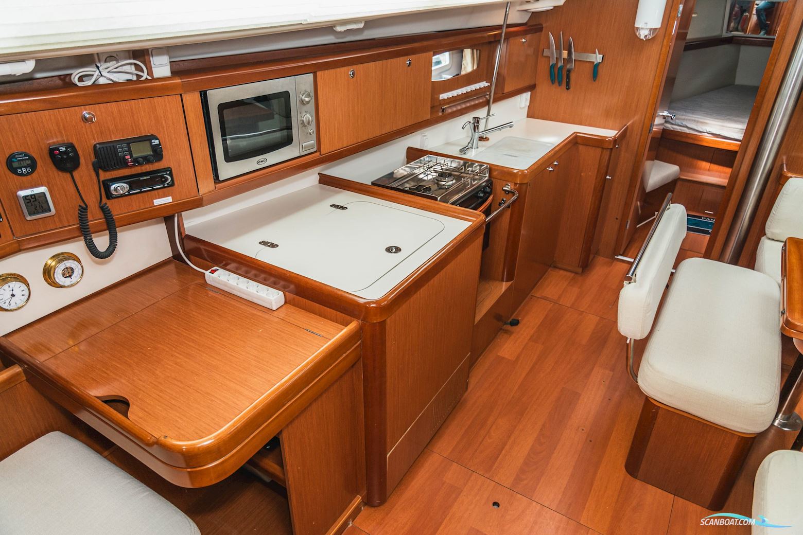 Beneteau Oceanis 43