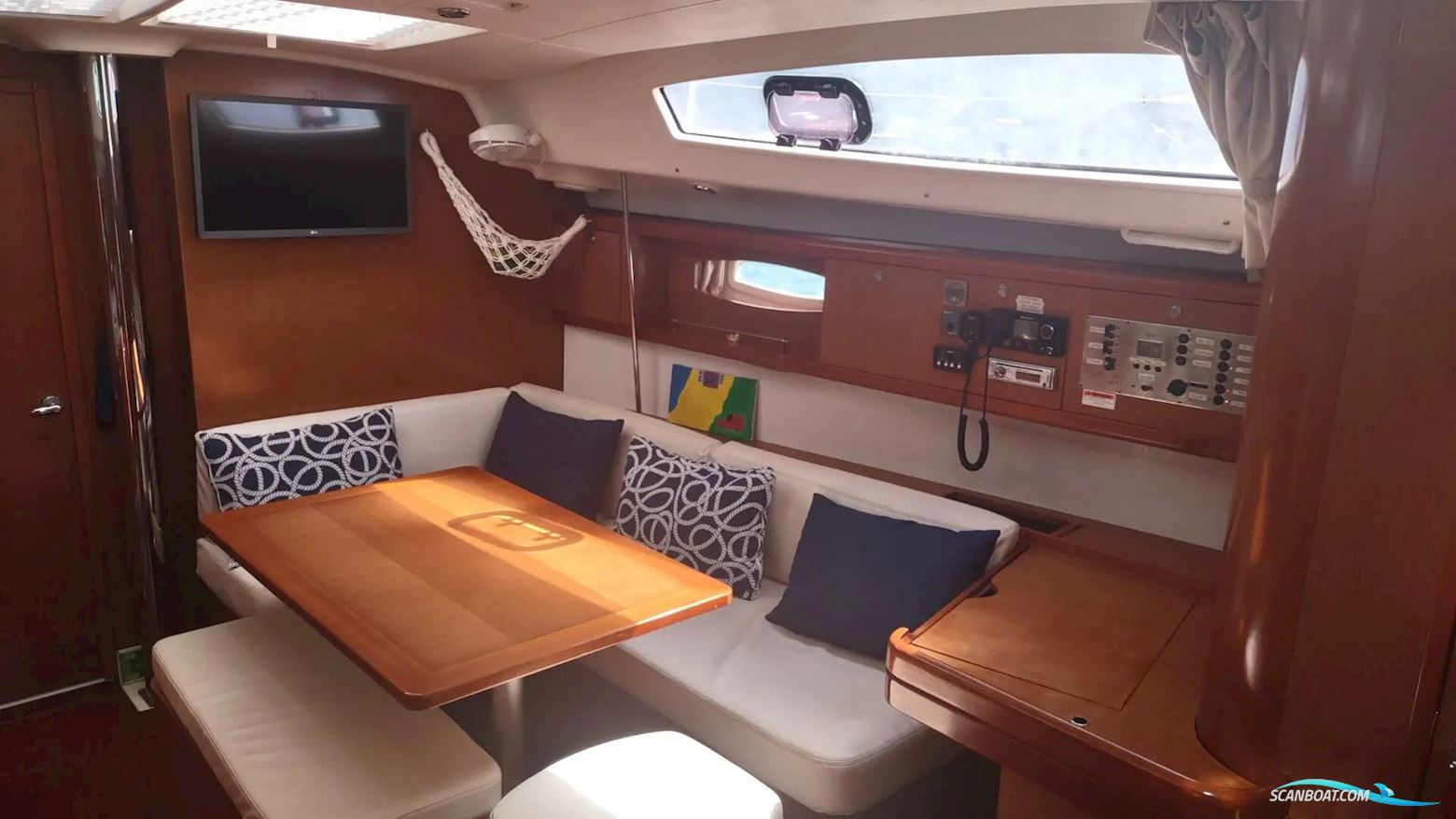 Beneteau Oceanis 43