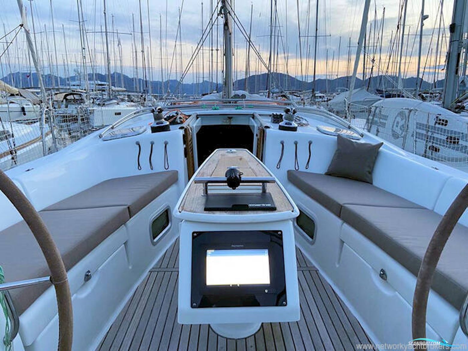 Beneteau Oceanis 43