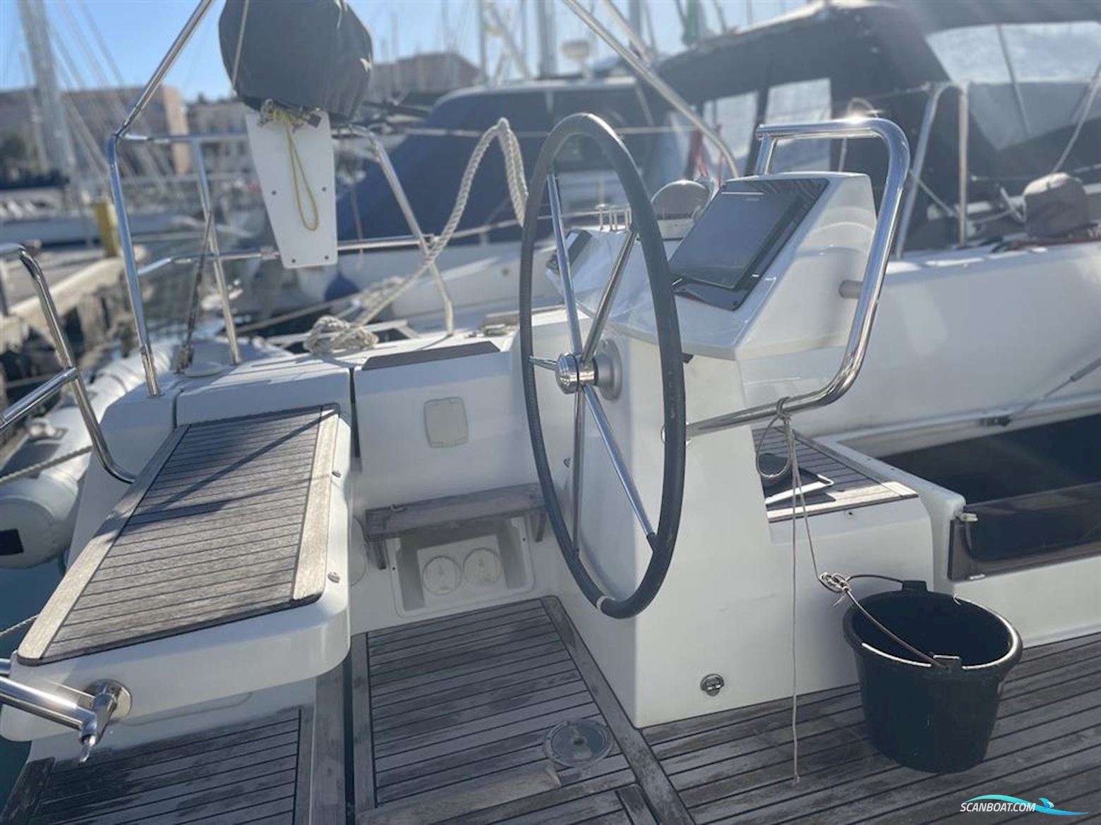 Beneteau Sense 43