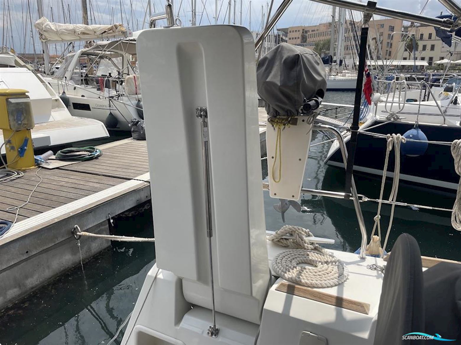 Beneteau Sense 43