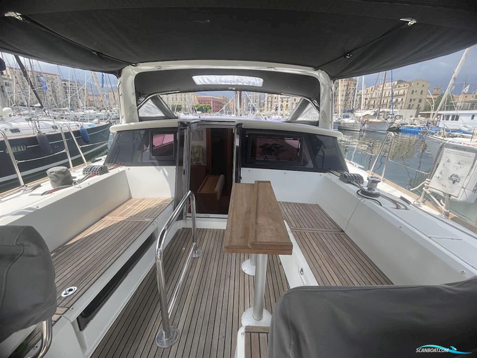 Beneteau Sense 43