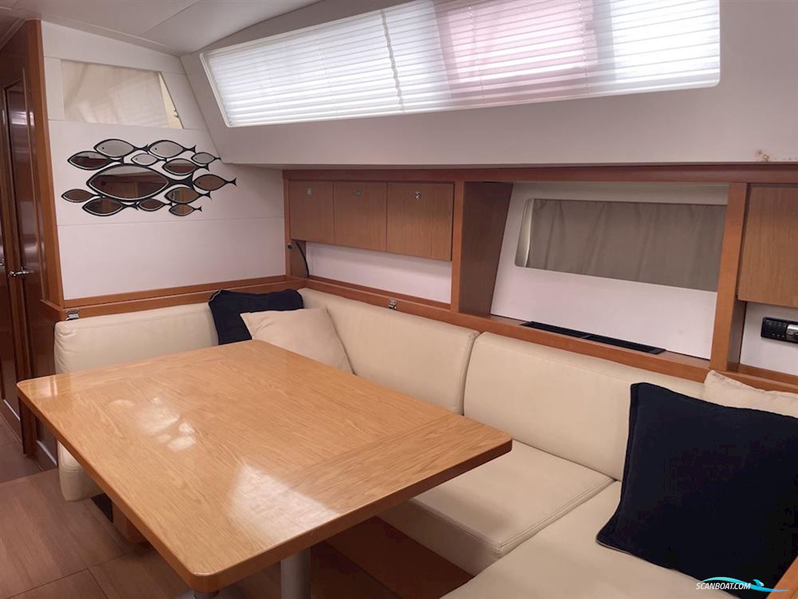 Beneteau Sense 43