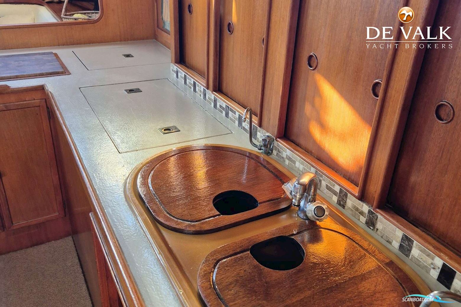 Brown Bluewater 49