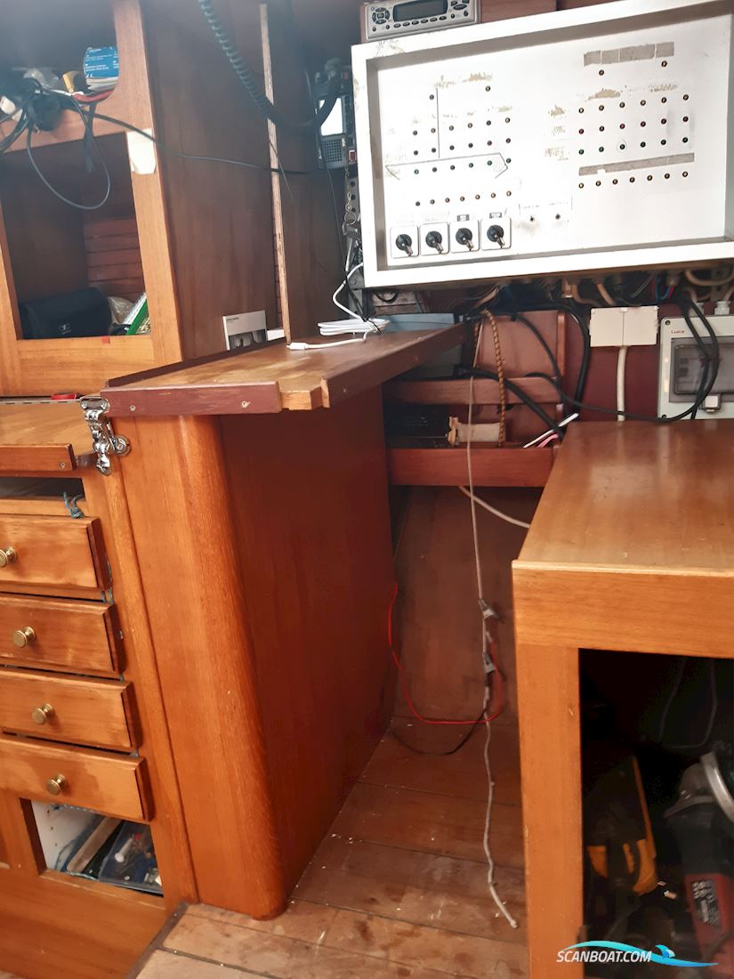 Bruce Roberts Offshore 44