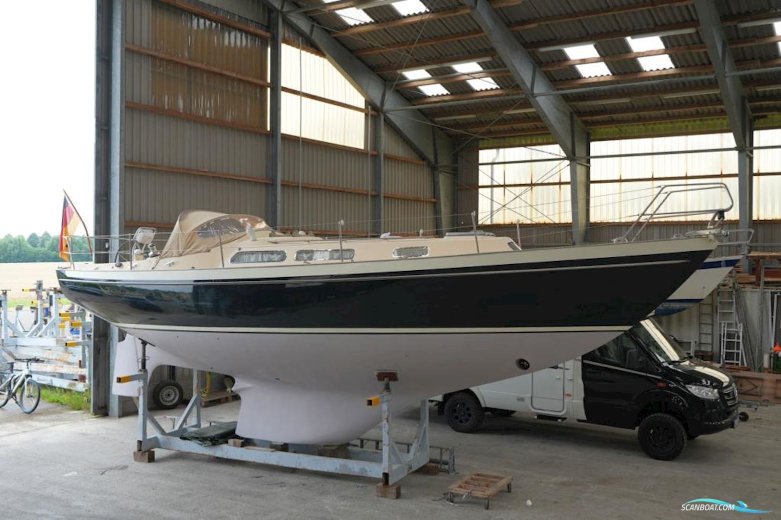 Camper & Nicholsons 35