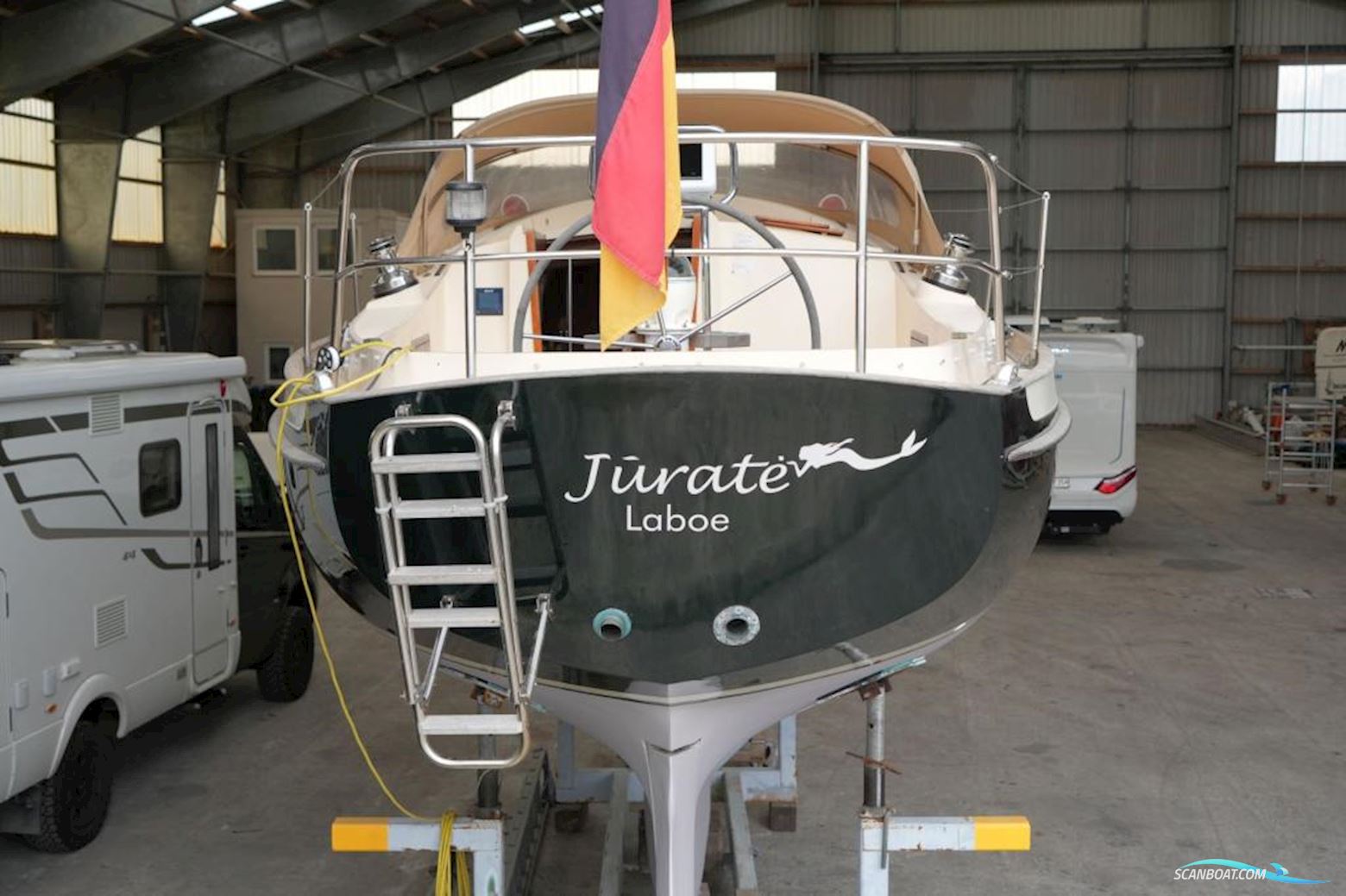 Camper & Nicholsons 35