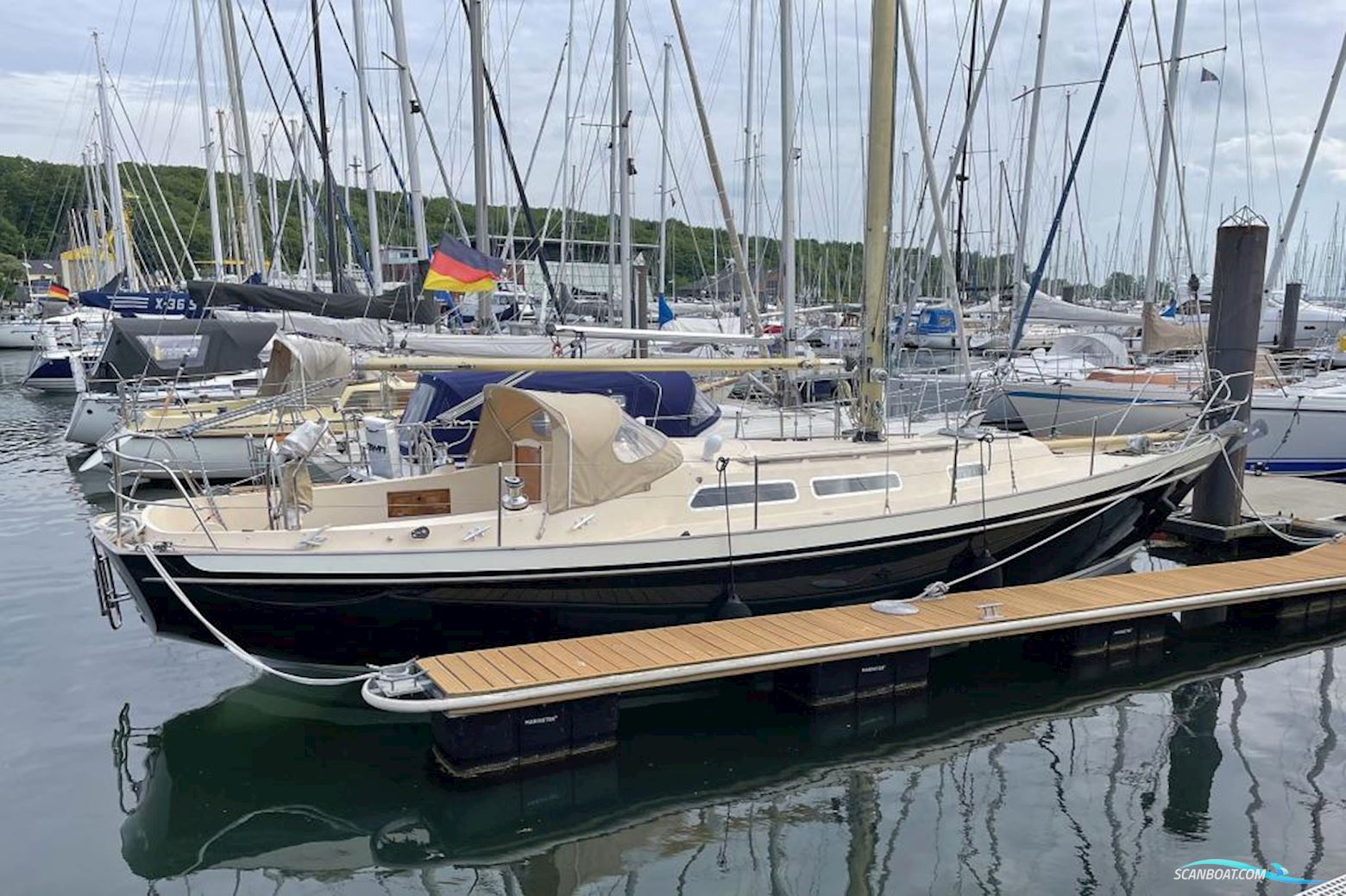 Camper & Nicholsons 35